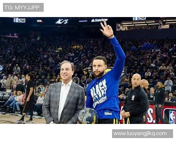 库里与教练爆发激烈冲突场面震惊全场球队关系陷入危机