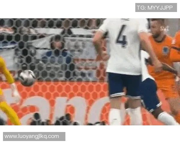 VAR判罚引发热议公平性问题再次成为焦点球迷与专家纷纷发声 VAR判罚引发热议公平性问题再次成为焦点球迷与专家纷纷发声