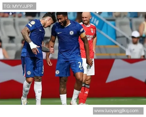 切尔西因一项震撼举动登顶热搜榜引发全网热议成为焦点 切尔西因一项震撼举动登顶热搜榜引发全网热议成为焦点