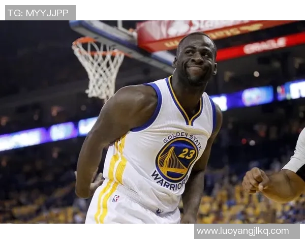 勇士队因违规遭处罚并宣布停赛,相关人员面临严厉惩罚 勇士队因违规遭处罚并宣布停赛,相关人员面临严厉惩罚